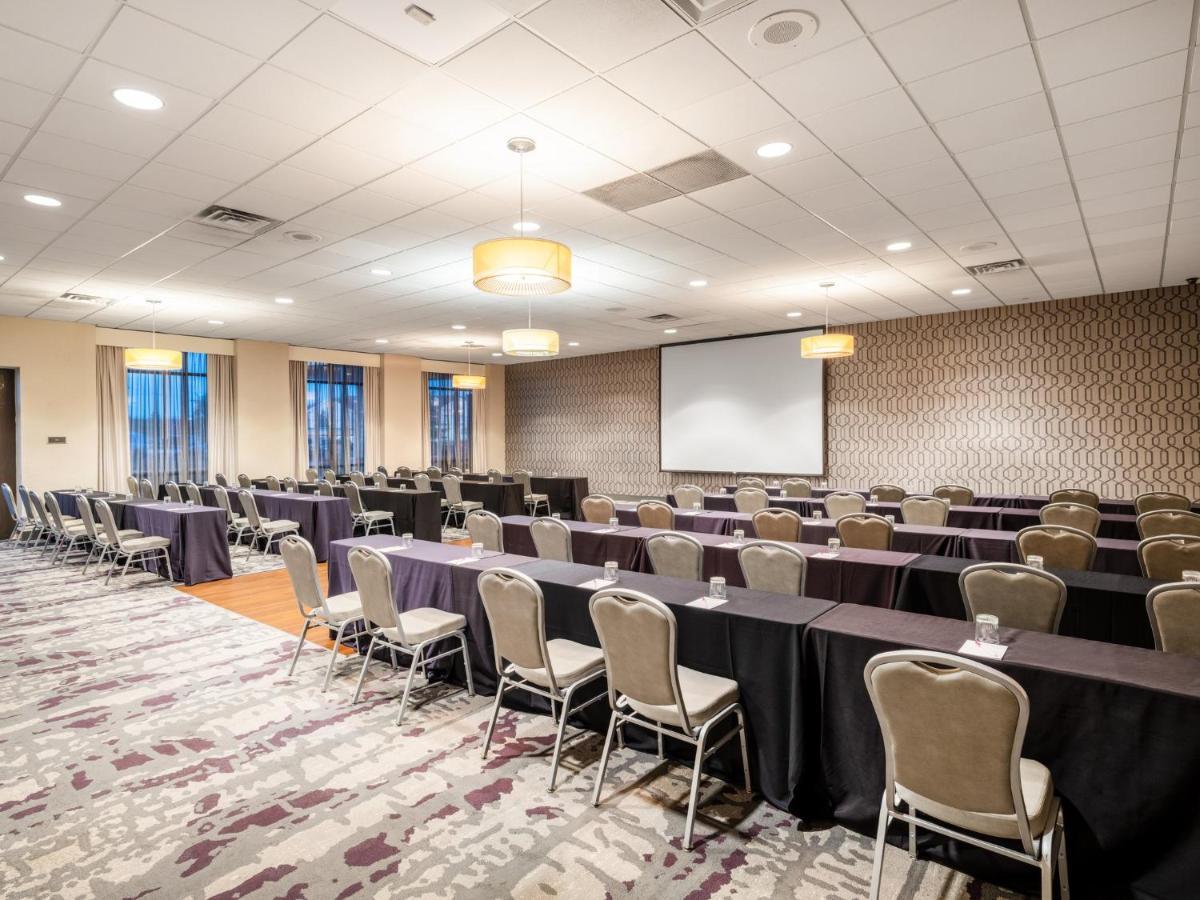 Hotel Crowne Plaza Milwaukee South By Ihg Exterior foto