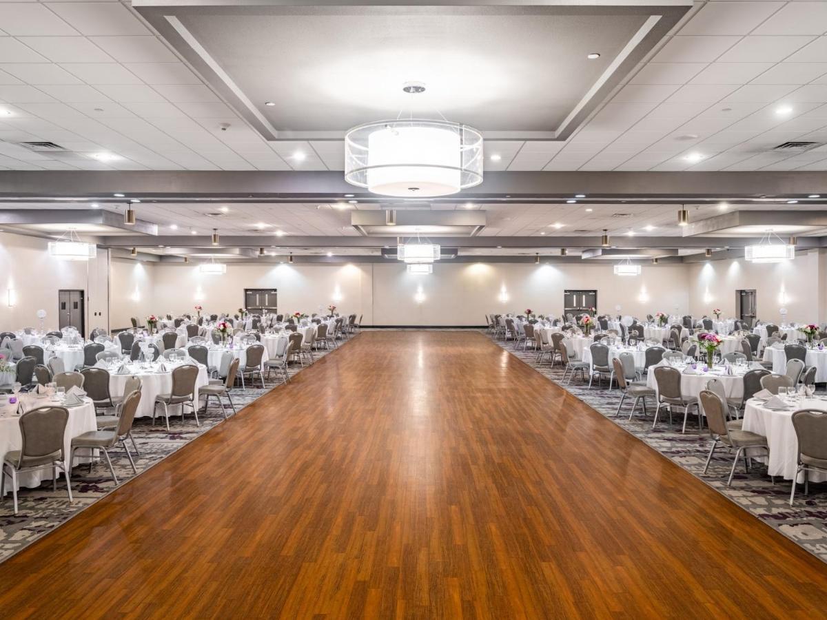 Hotel Crowne Plaza Milwaukee South By Ihg Exterior foto