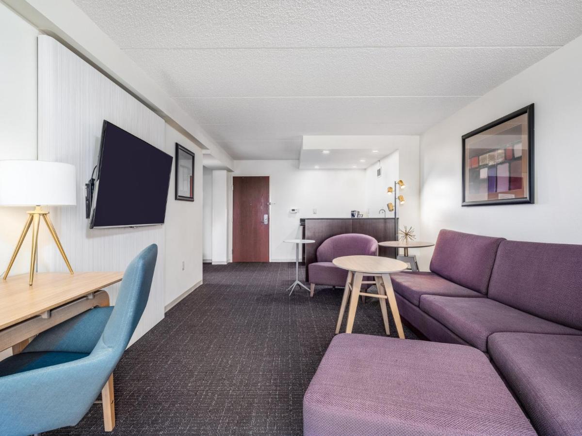 Hotel Crowne Plaza Milwaukee South By Ihg Exterior foto