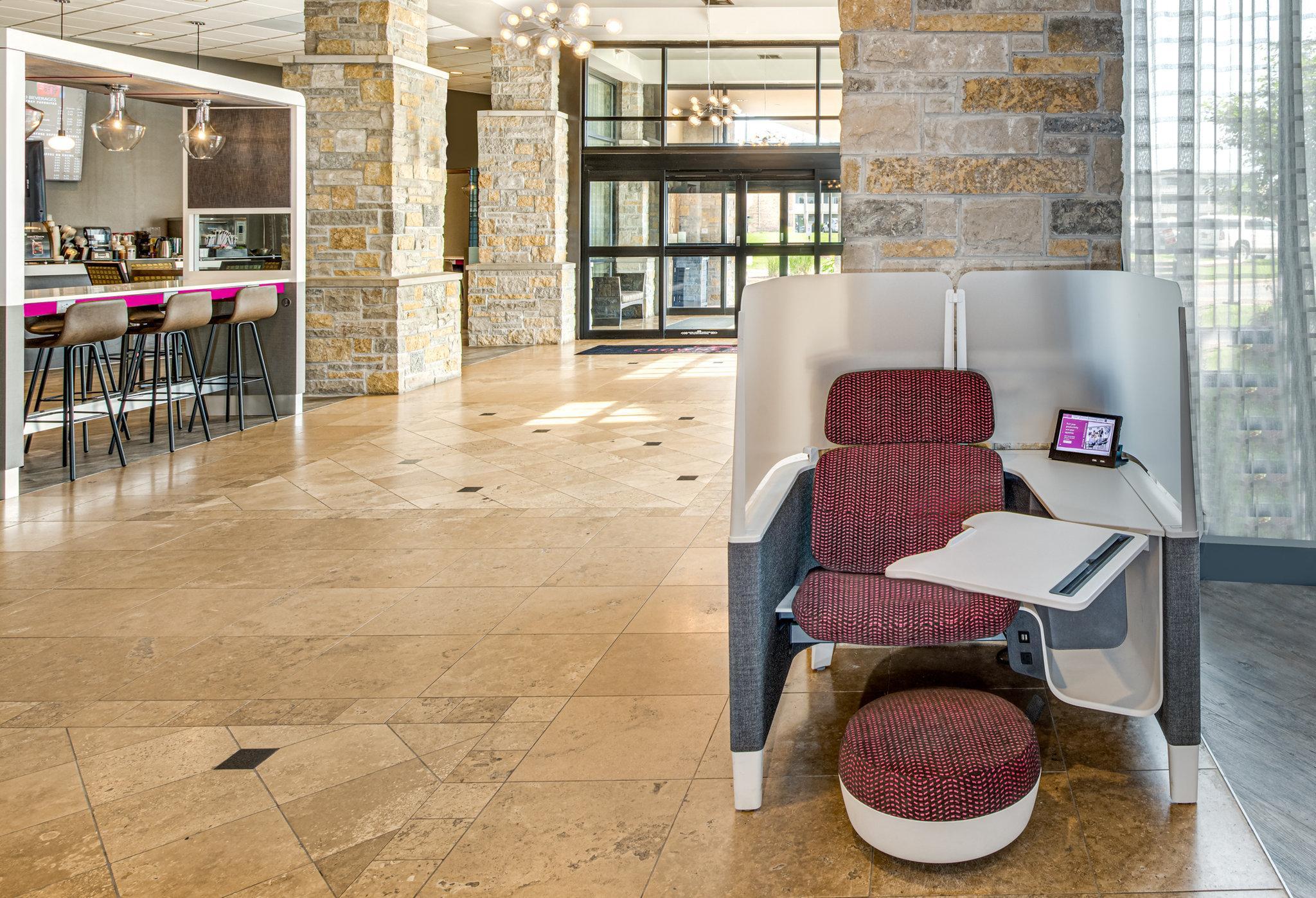 Hotel Crowne Plaza Milwaukee South By Ihg Exterior foto